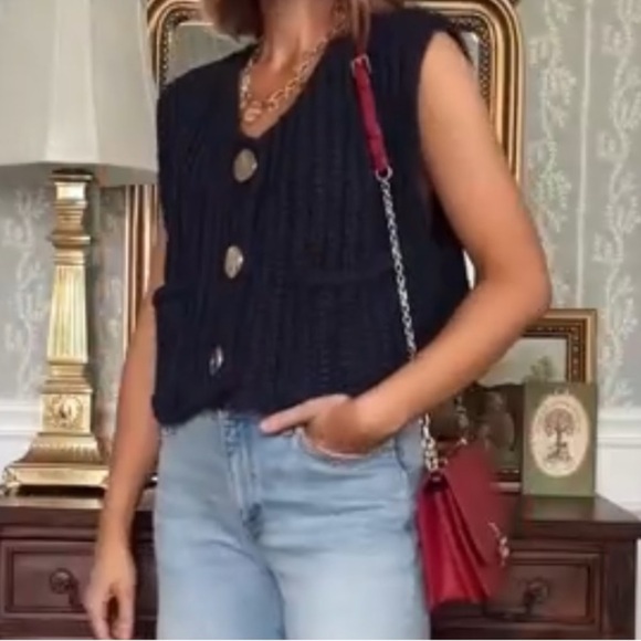 FindThy Cropped Sweater Vest Crewneck Sz L Sleeveless Crop Knit Cardigan - Picture 5 of 7